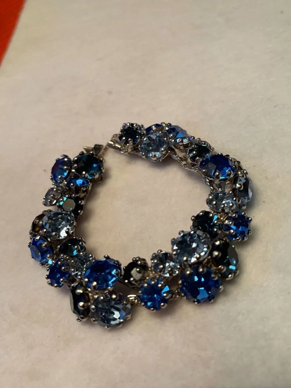Vintage Prong-Set Blue Glass Stone Bracelet 1940s Style Unsigned Hattie Carnegie